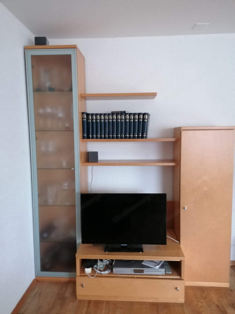 Wohnzimmerschrank