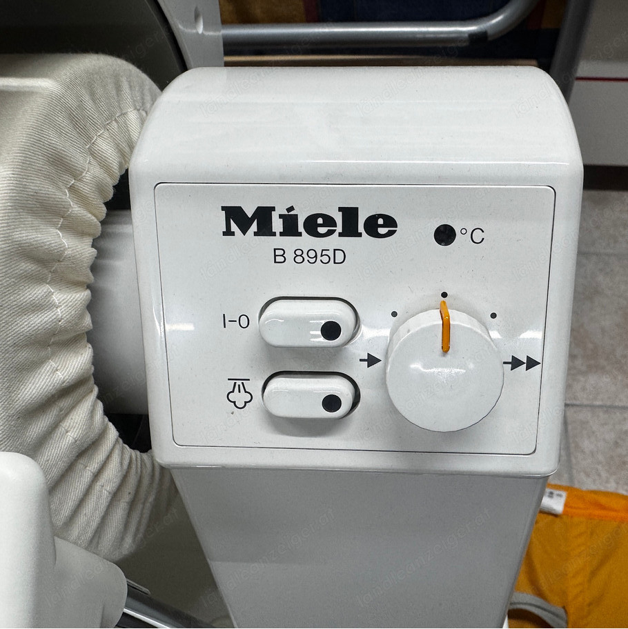 Miele Dampfbügelmaschine B 895D