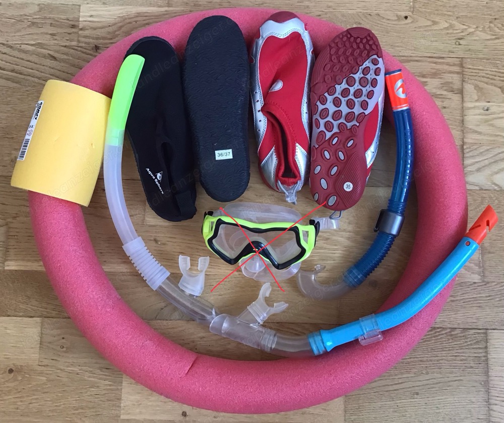 Schnorchel,  Badeschuhe, Schwimmnudel mit Verbindungsstück