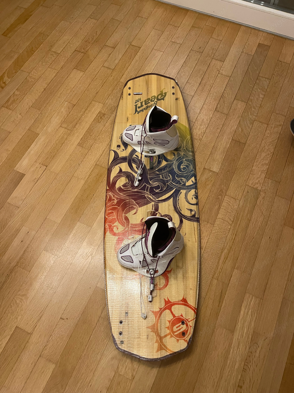 Wakeboard mit Bindung Wakeboard mit Bindung