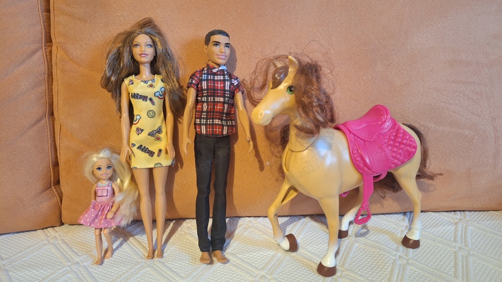 Barbie, Ken, Kind und Pferd