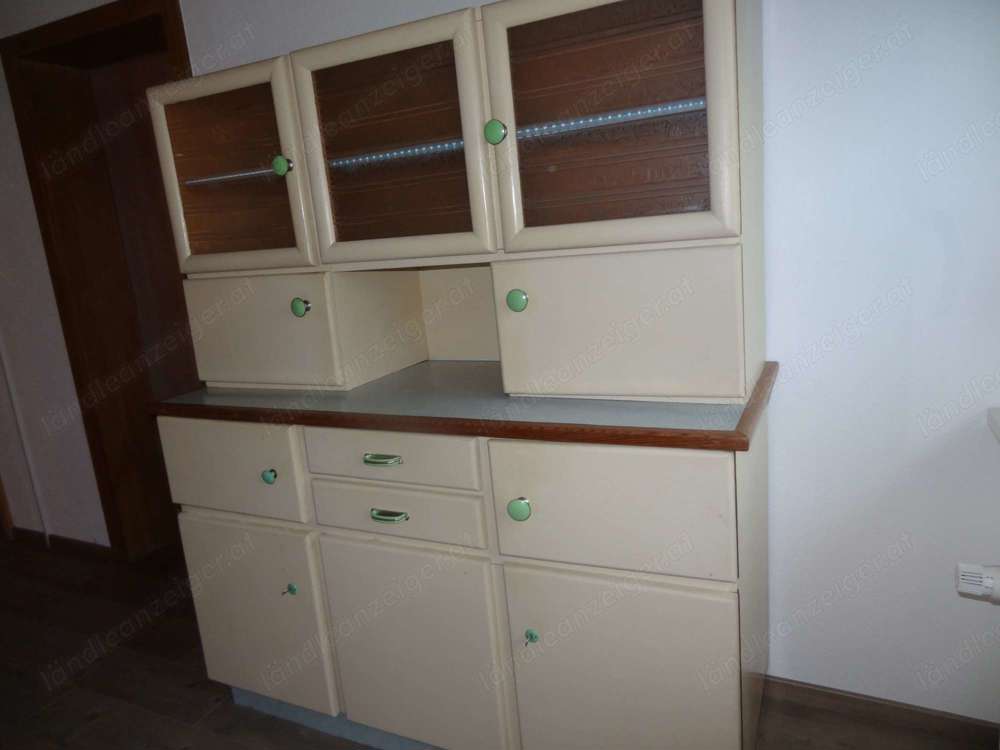 alter Küchenschrank