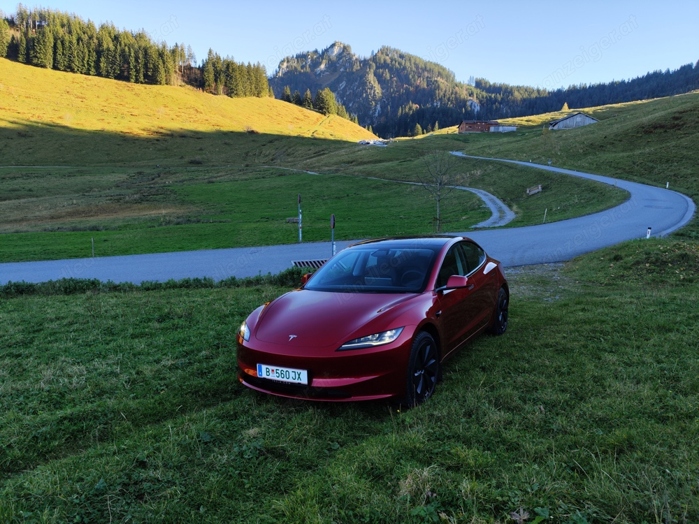 Tesla Model 3 Heckantrieb Highland Ultra Red 8 Fach