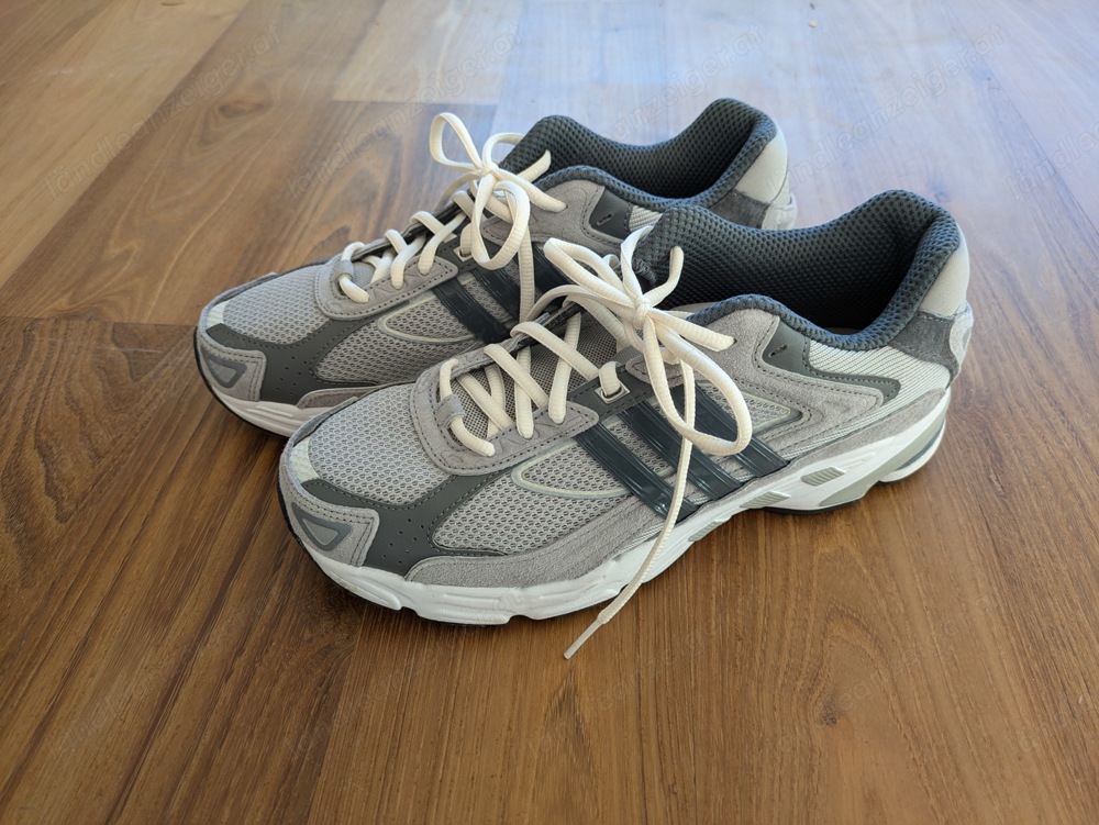 Adidas Schuhe, Größe 42 2 3