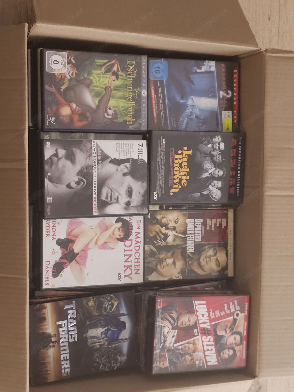 Kiste mit über 100 DVDs