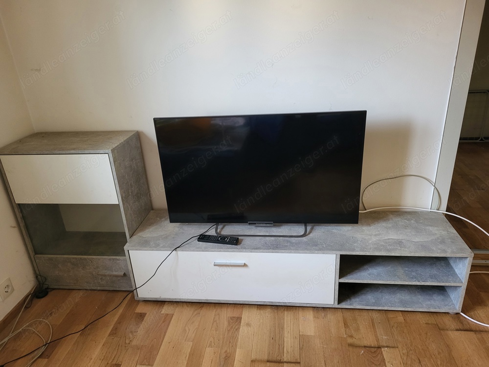 TV Board und Hängeschrank