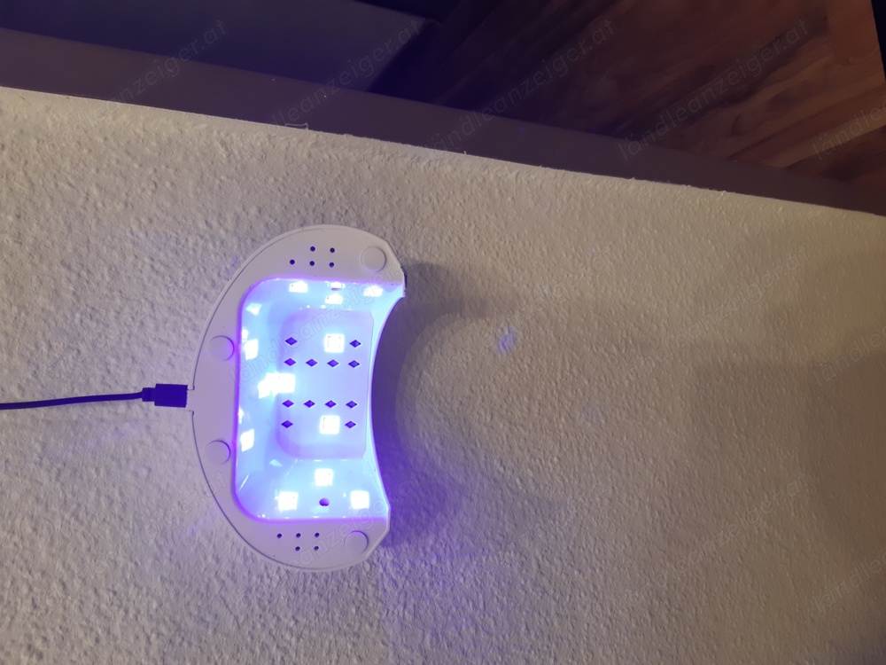 Led Lampe mit Nagellack, versch. Reinigungsmittel dazu