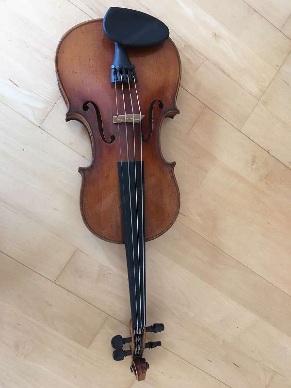 4 4 Geige bzw. Violine (Böhmen 1925-1930) incl. Geigenbogen und Zubehör