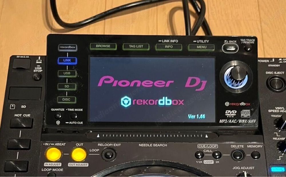 Pioneer CDJ-2000　Nexus Turntables