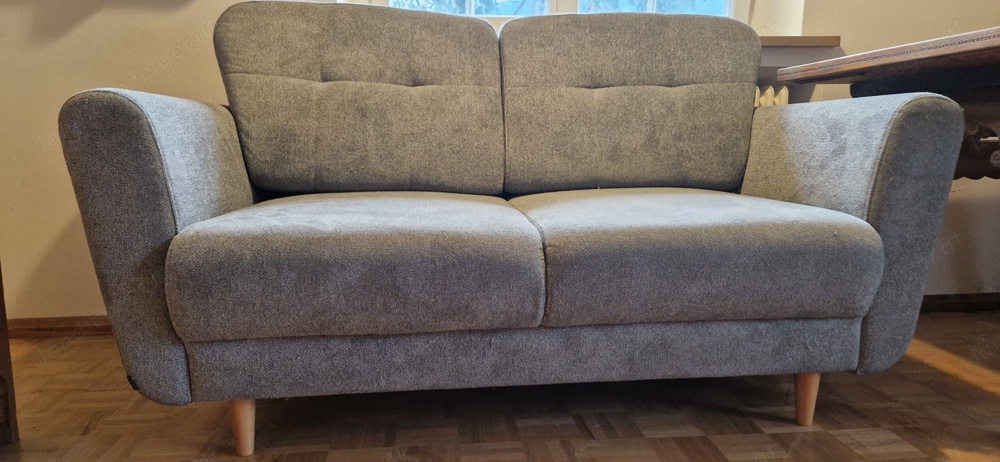 Platzsparendes 2-er Sofa