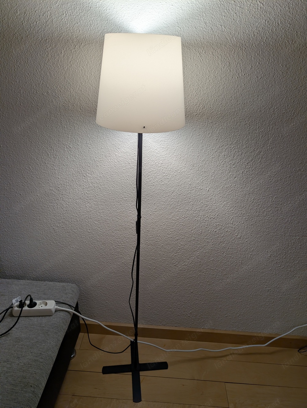 Stehlampe mit Smart LED-LAMPE