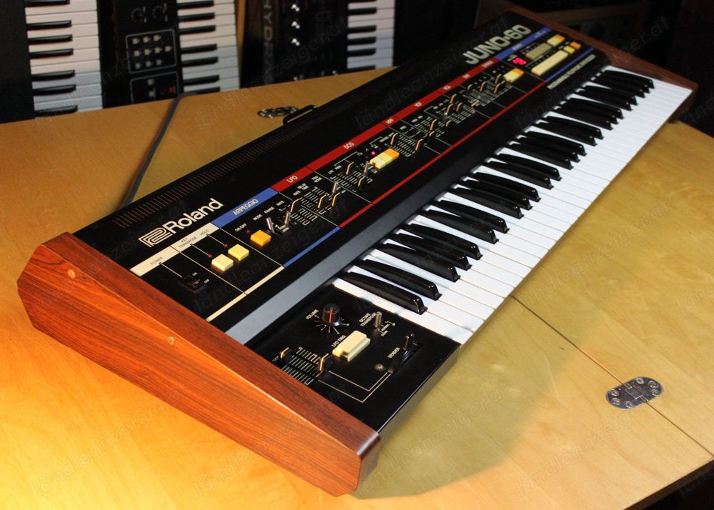 ROLAND JUNO-60  Analog Synthesizer
