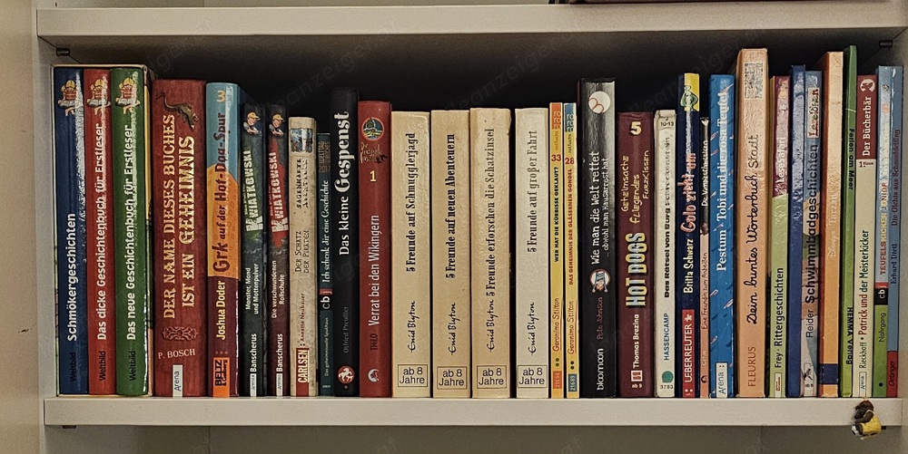 32 Kinder- und Jugendbücher 