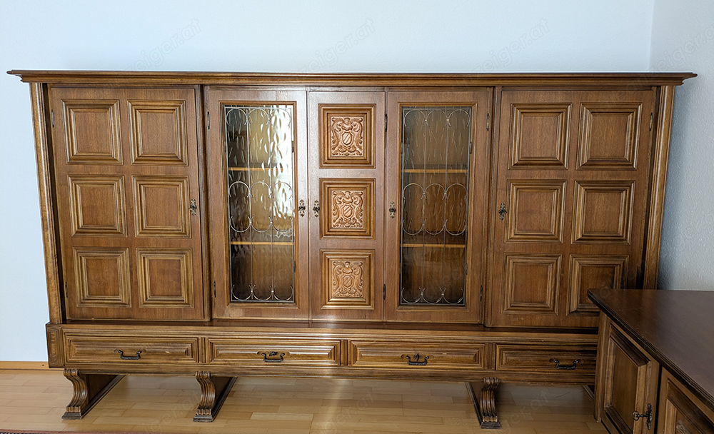 Wohnzimmerschrank antik