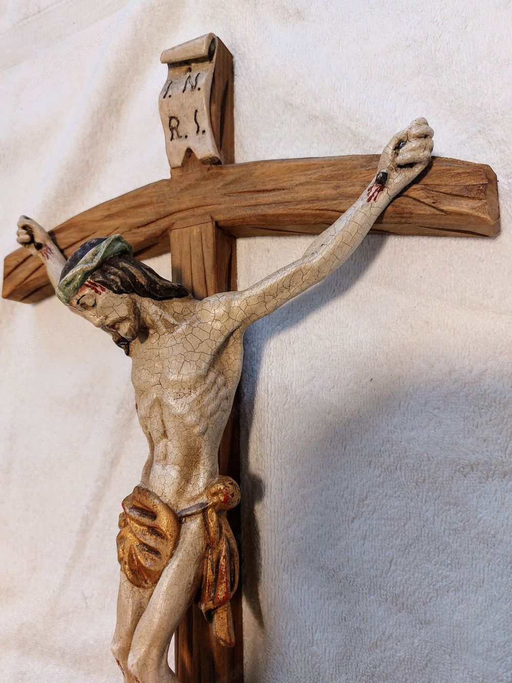 Christus Kreuz aus Holz. geschnitzt, bemalt , antik Christus Kreuz aus Holz. geschnitzt, bemalt , antik