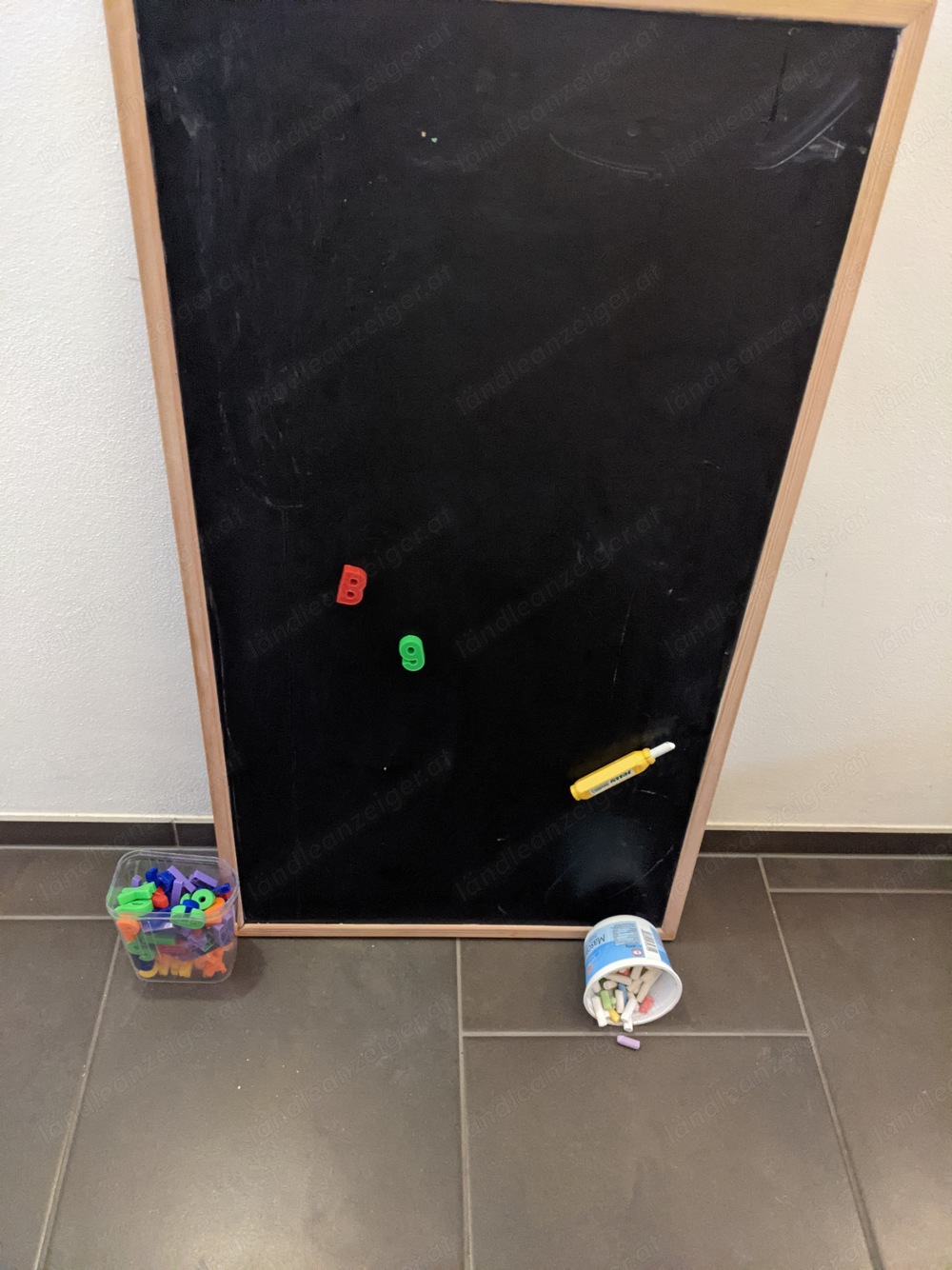 Tafel für Kinder mit Zubehör 