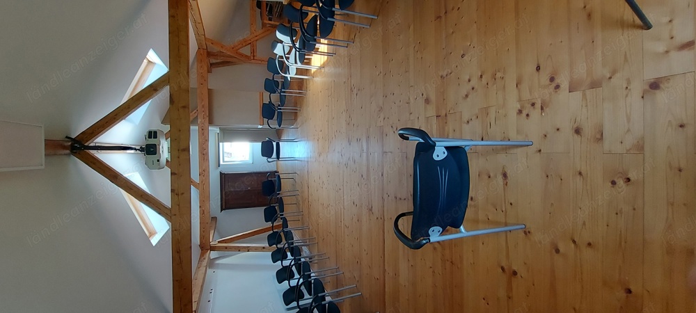 Raum zu vermieten, geölter Holzboden, Decken, Yogakissen und Matten sind Vorort 