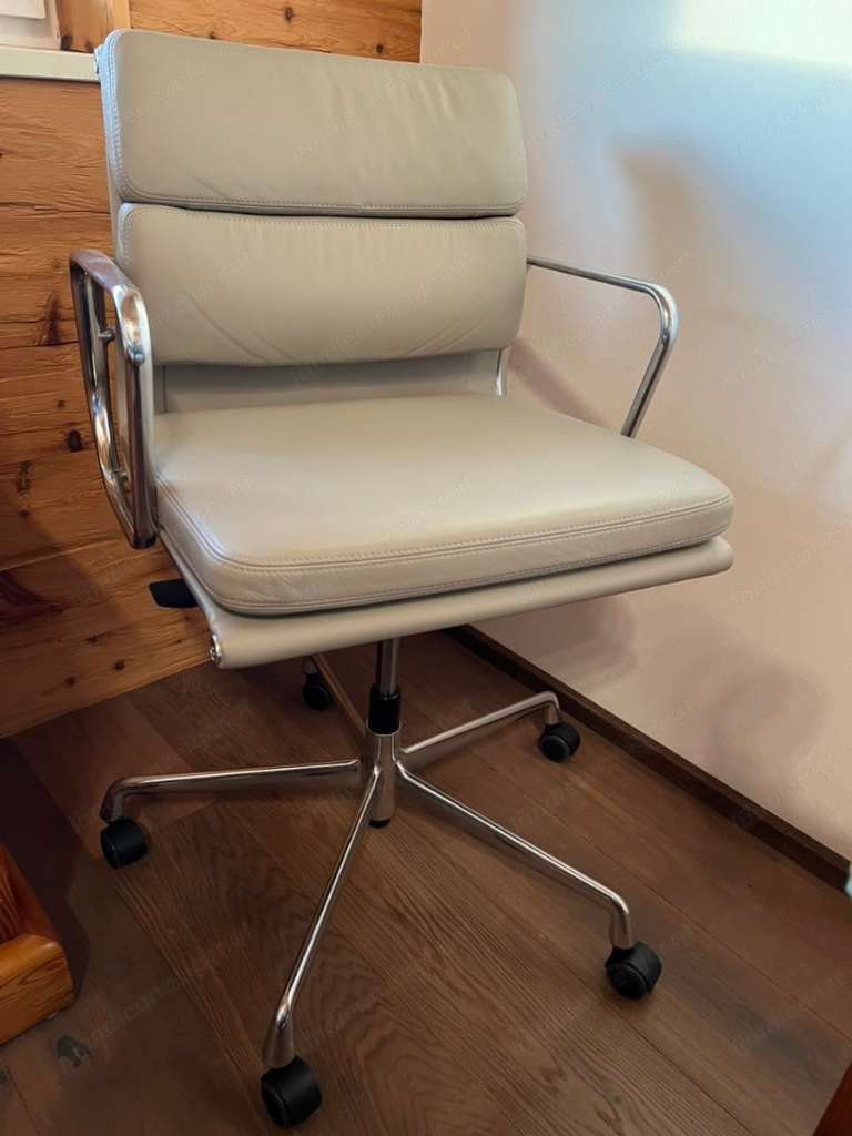 Vitra Soft Pad Chair EA 217