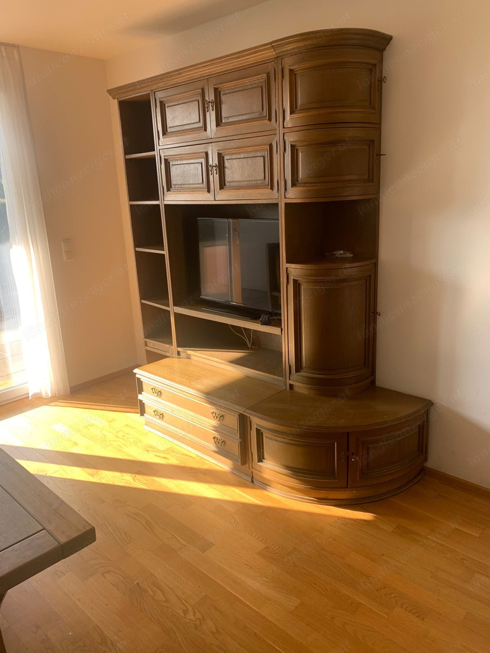 Wohnzimmerschrank aus Vollholz