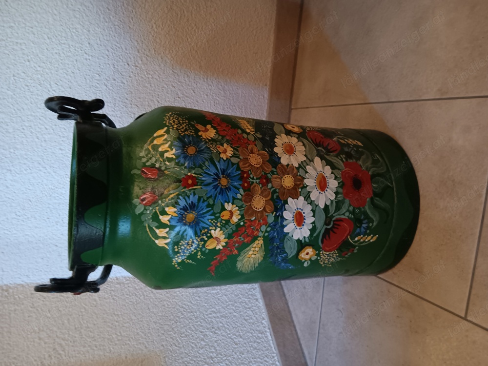 Wunderschöne bemalte Milchkanne