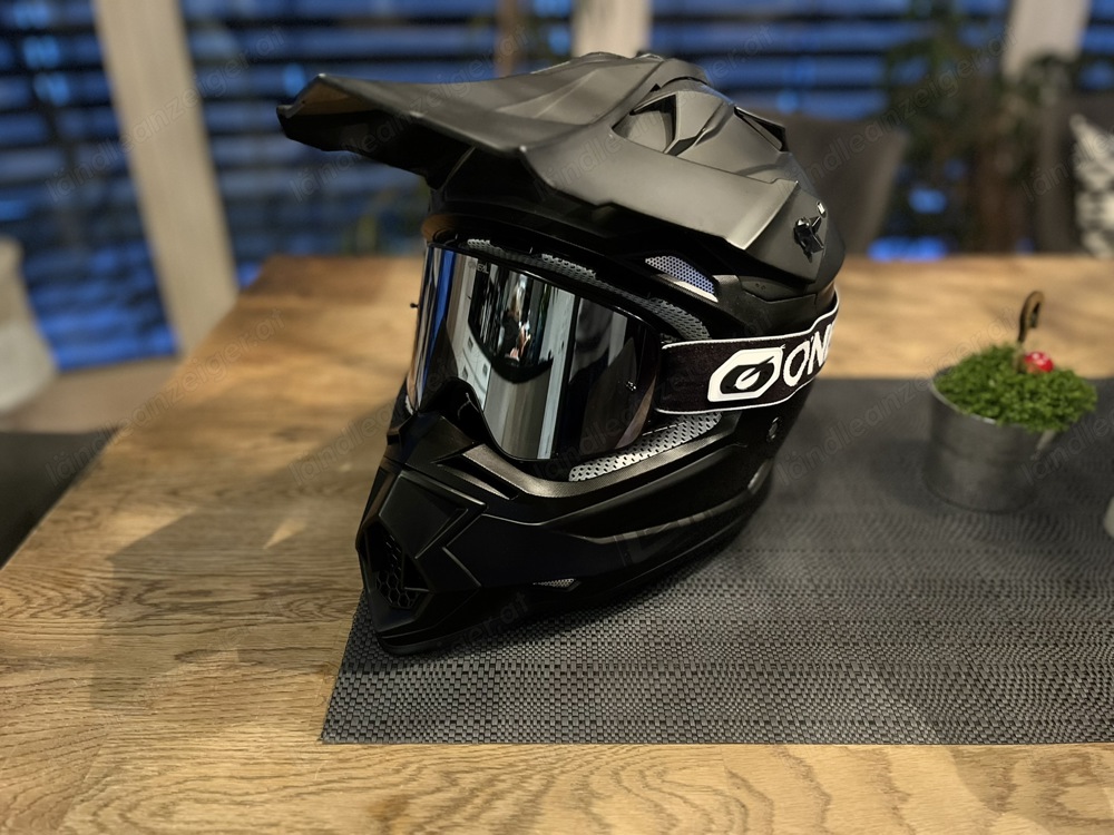 Motocross Helm Oneal und Oneal Brille