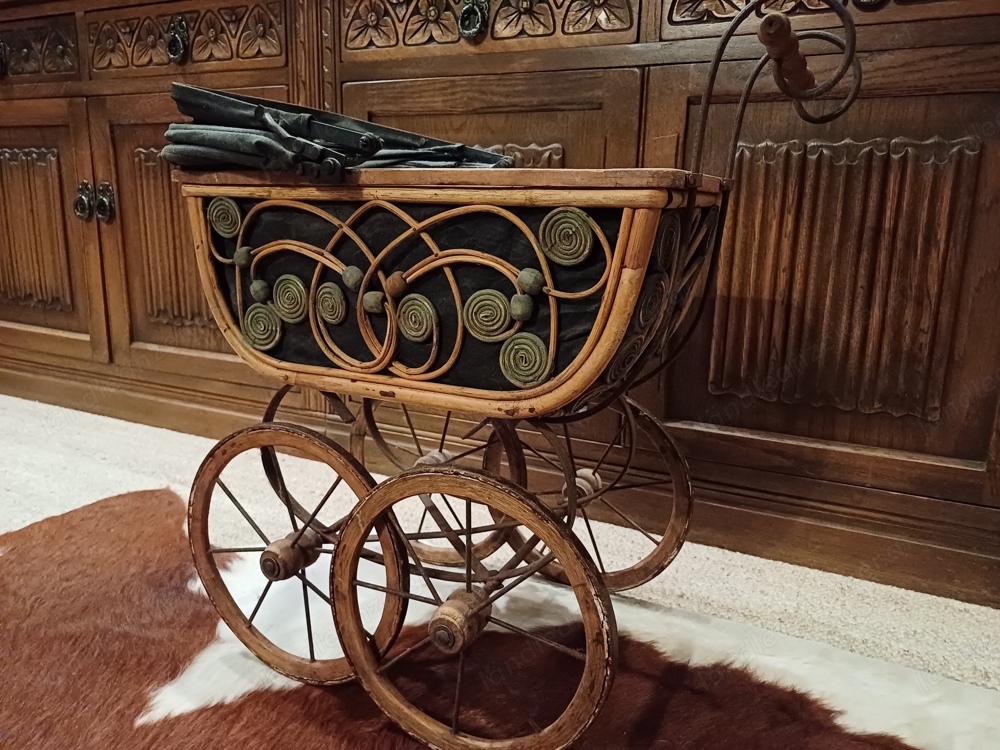 Antiker Puppenwagen Antiker Puppenwagen