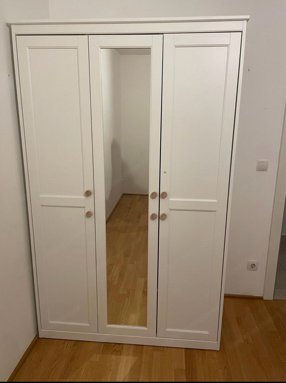 Kleiderschrank