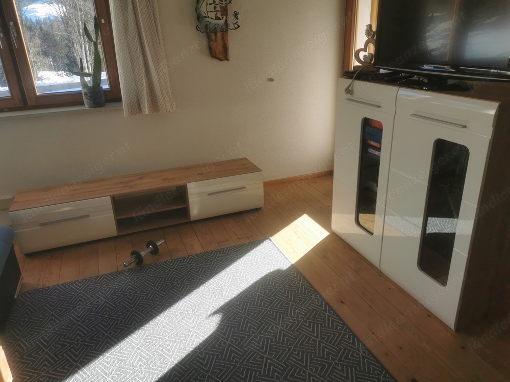 TV Schrank und 2 Hänge Schränke 