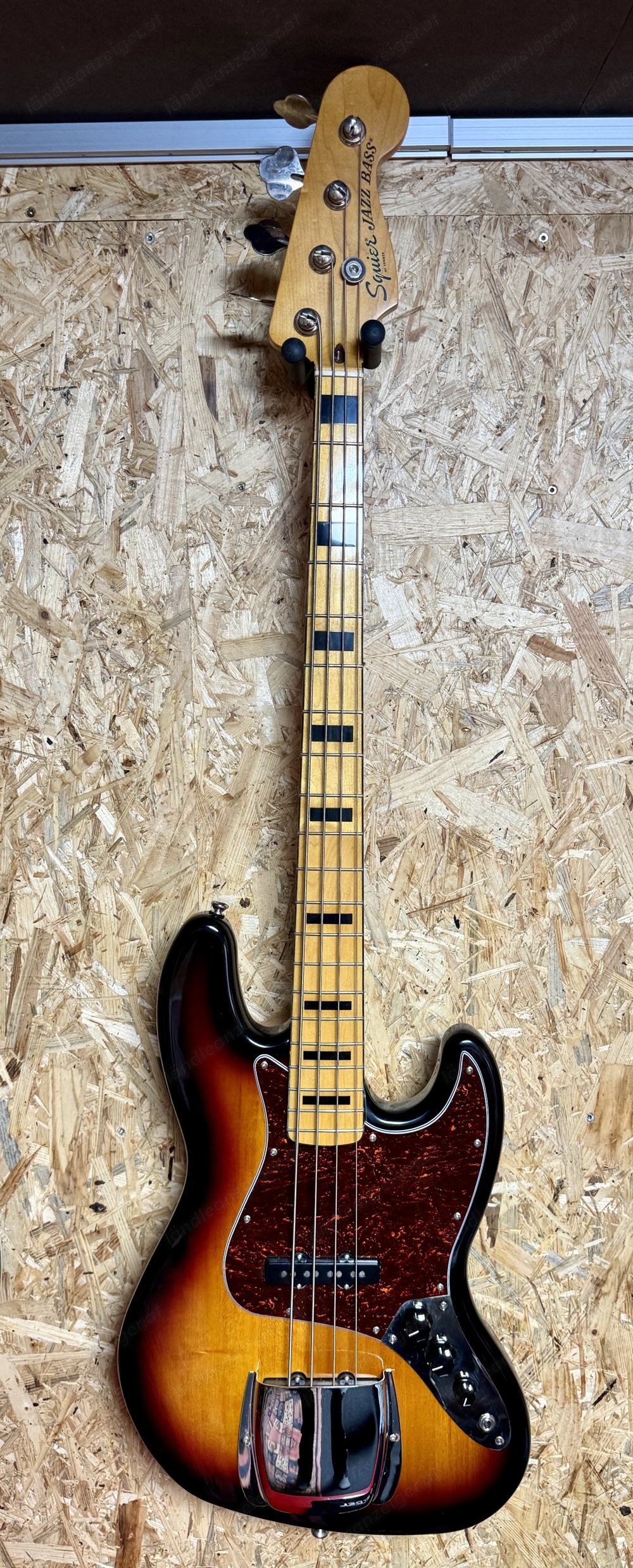 Squier Classic Vibe '70s Jazz Bass 3-Color Sunburst