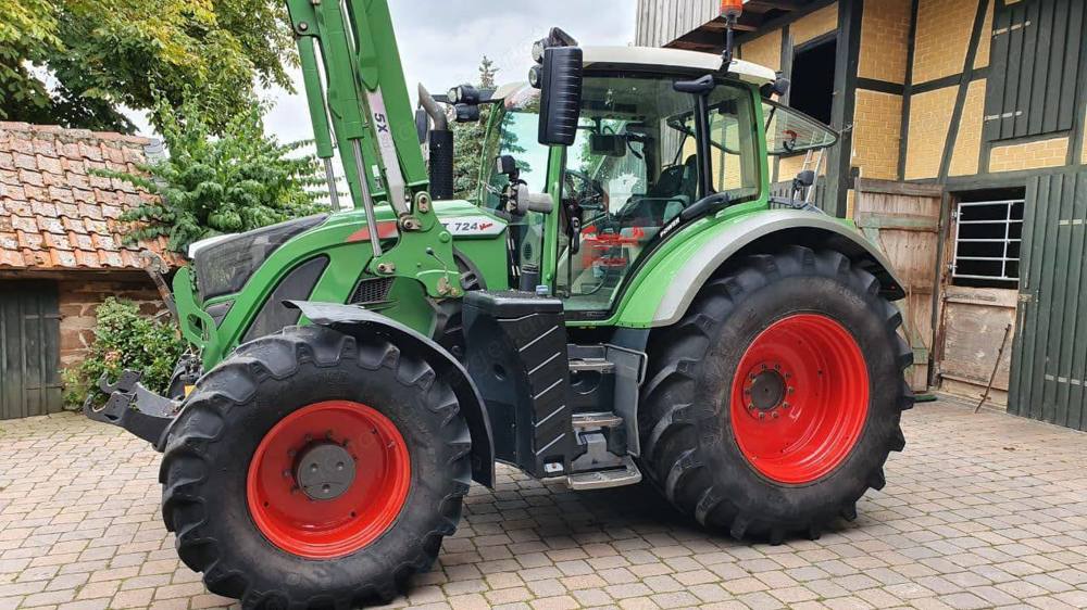 Fendt 724 Vario S4 mit Frontlader Cargo 5X90