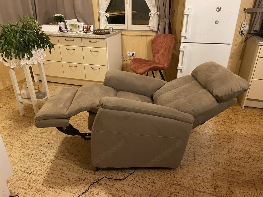 Relaxsessel elektrisch - Liegefunktion & Aufstehhilfe - grau-beige Alcantara - TOP-Angebot