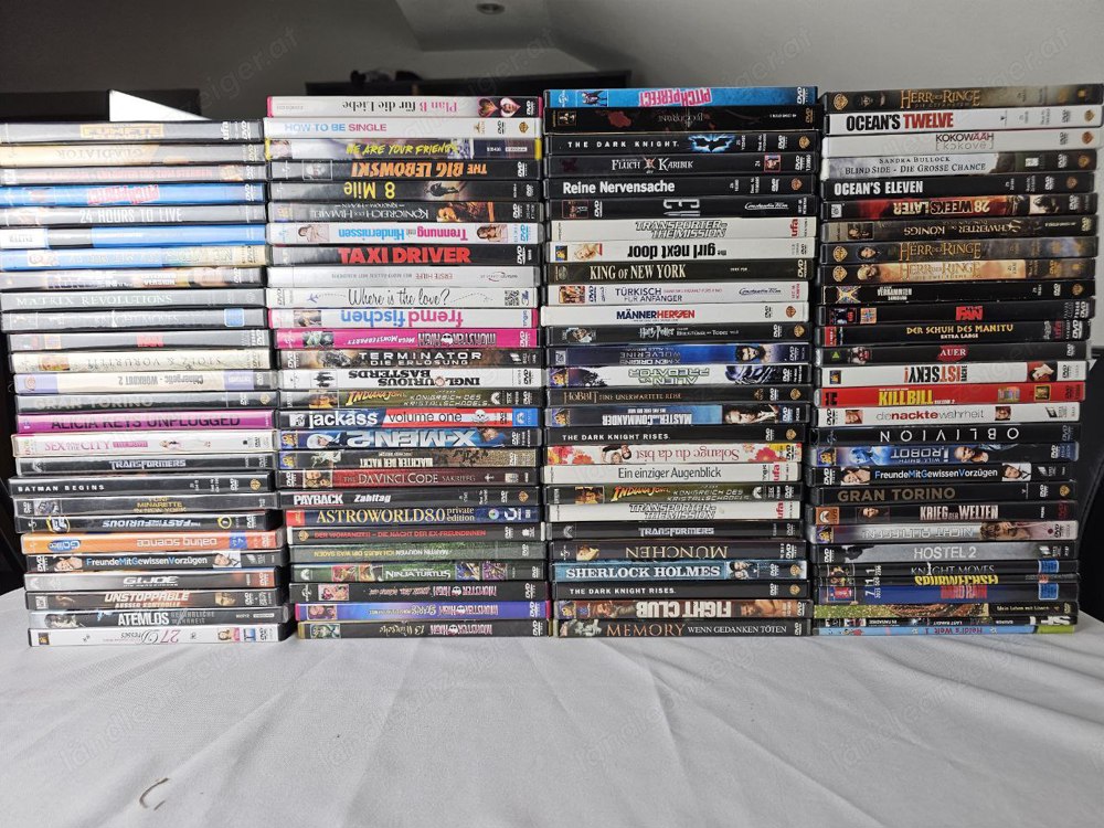 Große Kiste mit 214 DVDs