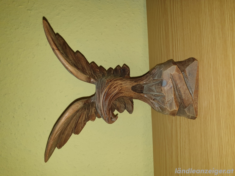 Holzskulptur Falke