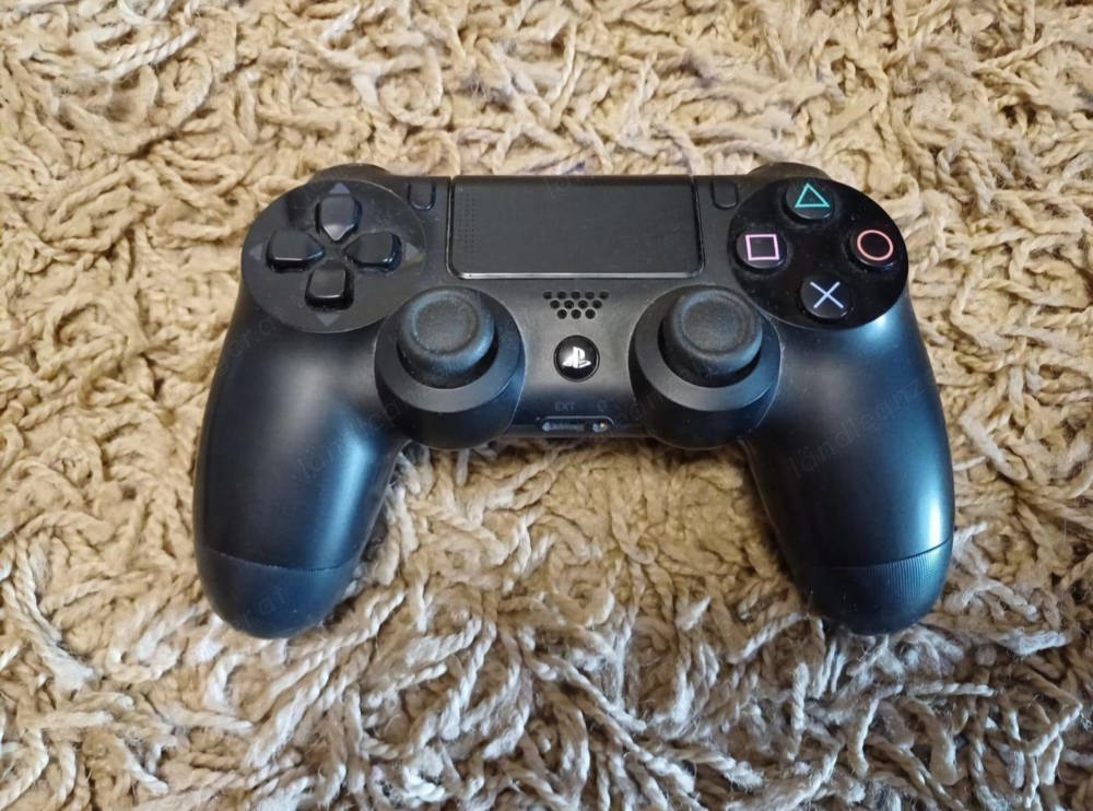 Playstation 4  Sony + Controller und 3 Spiele