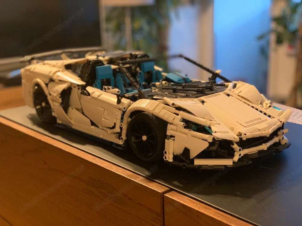 Lamborghini Aventador SVJ Roadster (1:8)