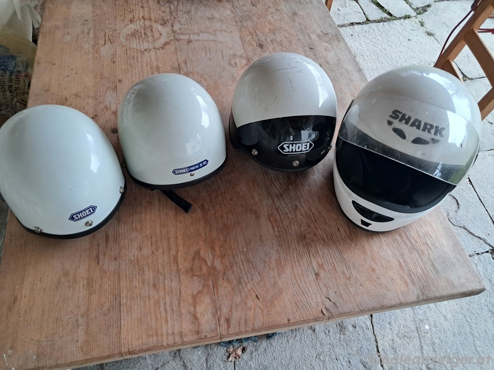 verschiedene Helme