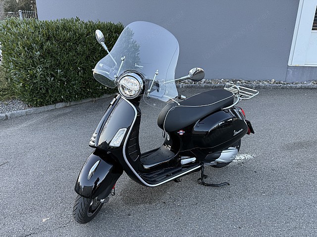 Vespa 300 GTS Abs aus erster Hand mit nur 894 km Neuzustand!