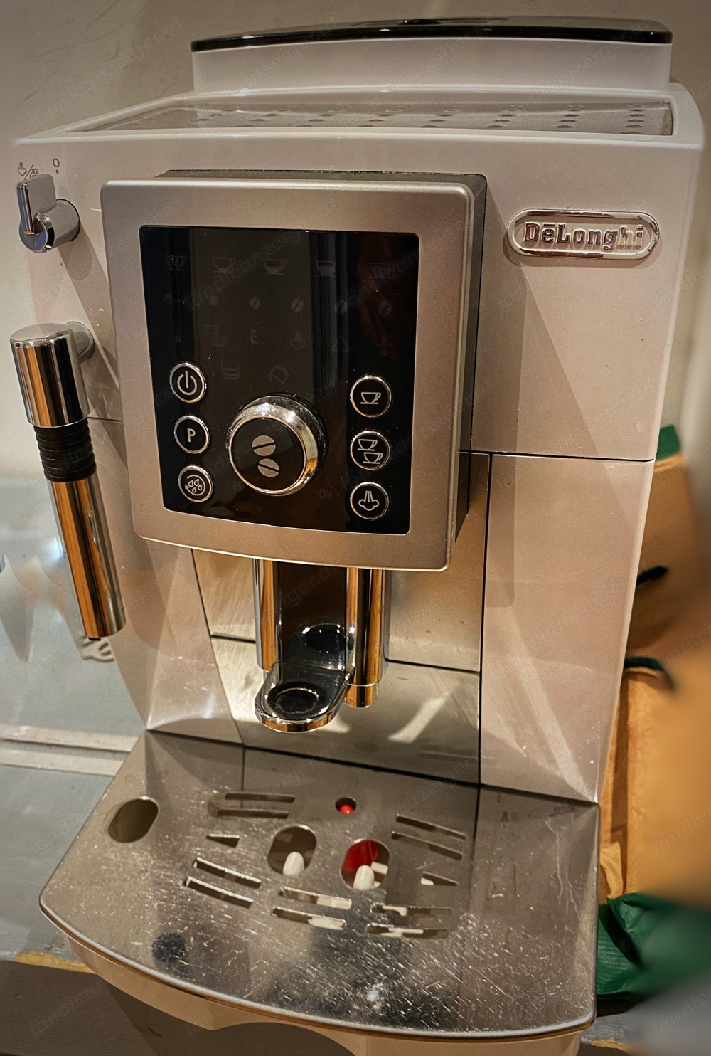 RESERVIERT - DeLonghi Kaffeevollautomat ECAM23.210