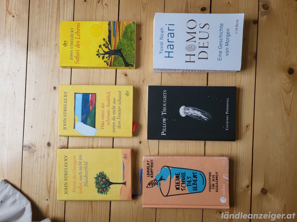 Bücher (Homo Deus, John Strelecky)