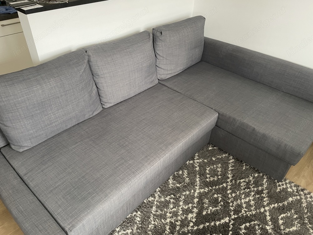 Ausziehbare Couch mit Bettkasten