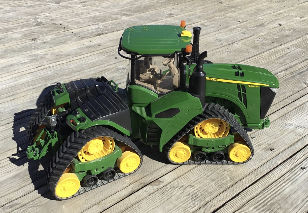 Bruder John Deere 9620XR mit Raupenlaufwerk