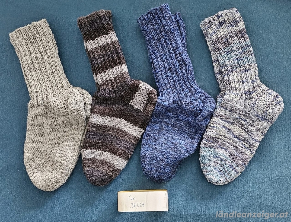 Neue handgestrickte Socken in versch. Größen & Farben