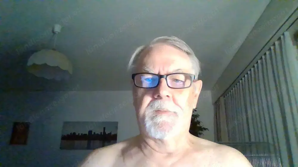 Nacktdienerin ab 20zig gesucht.