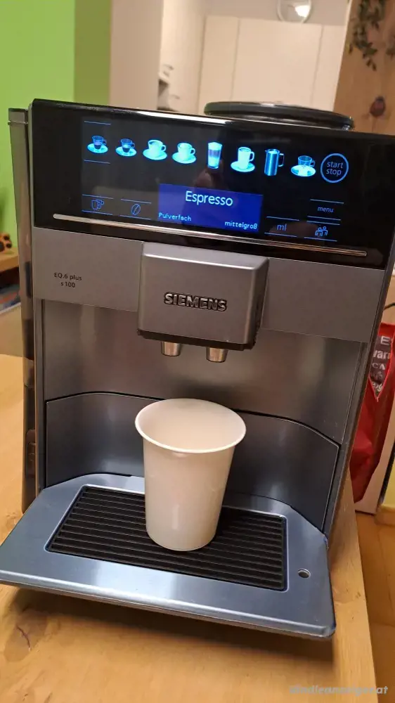 Kaffeevollautomat EQ.PLUS s100 zu verkaufen Kaffeevollautomat EQ.PLUS s100 zu verkaufen