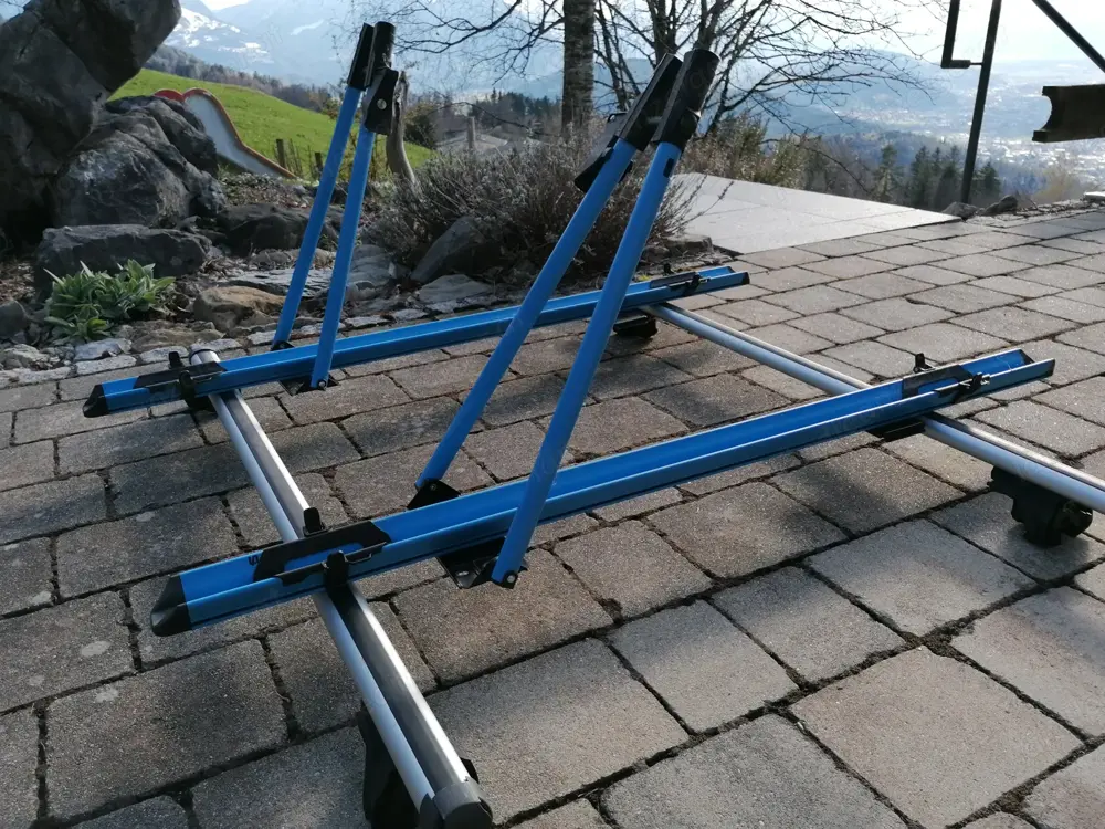 Auto Grundträger für Dach-Reling mit Skiträger 6fach und 2 Stück Fahrradträger Auto Grundträger für Dach-Reling mit Skiträger 6fach und 2 Stück Fahrradträger