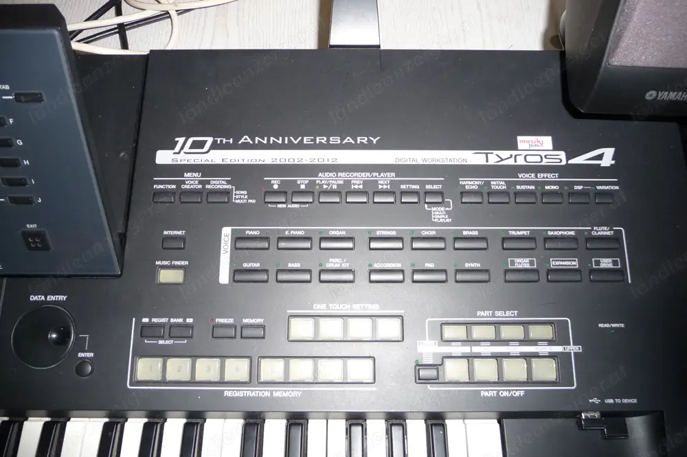 Keyboard Yamaha Tyros 4 XL Black Edition 10th Anniversary Keyboard Yamaha Tyros 4 XL Black Edition 10th Anniversary