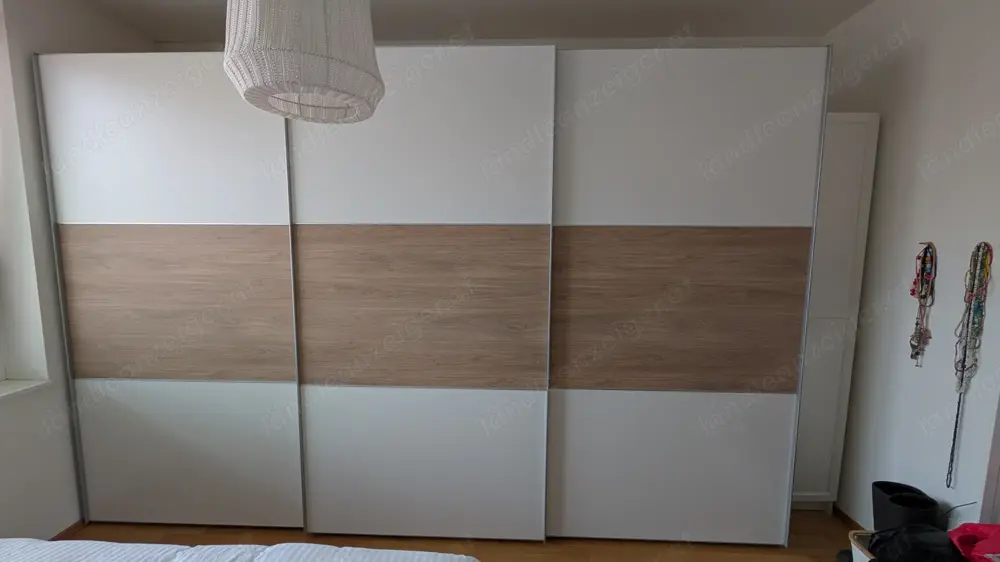 Kleiderschrank mit Schiebetüren Kleiderschrank mit Schiebetüren