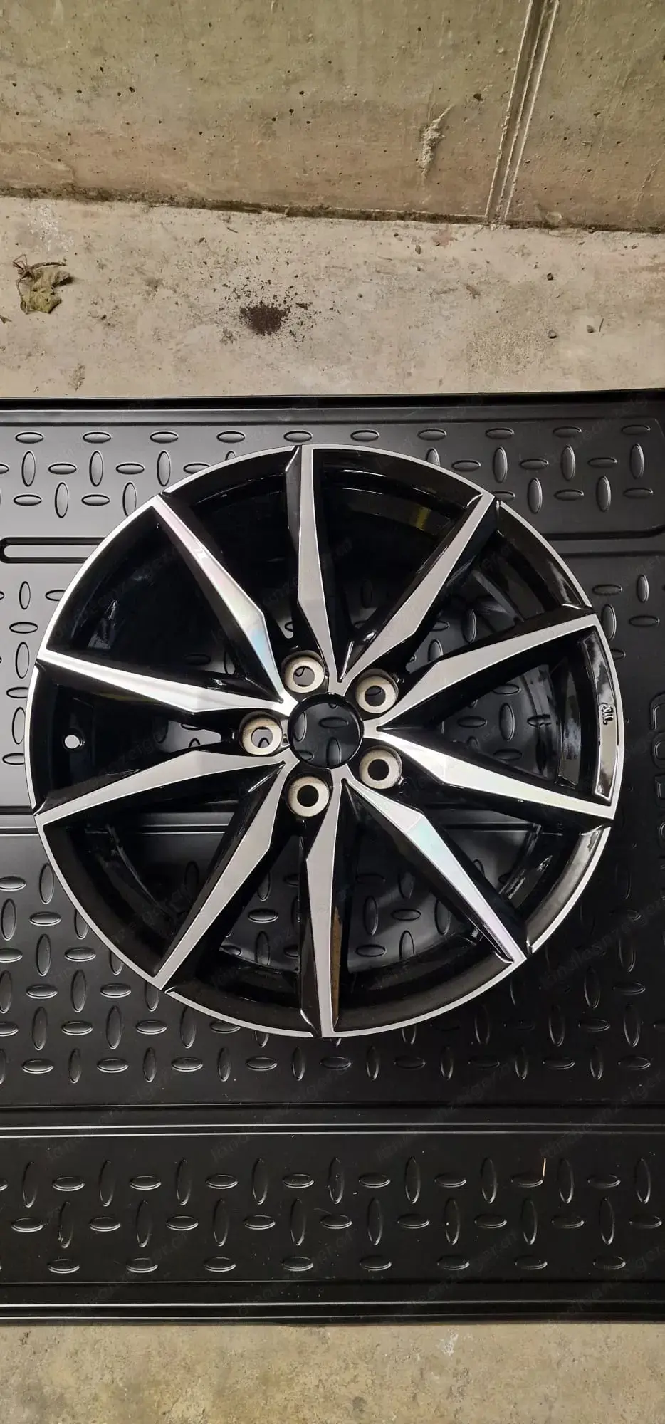 NEUE Toyota Corolla Touring Sport GR Original felgen 8Jx18" ET40 5X114.3 2STK NEUE Toyota Corolla Touring Sport GR Original felgen 8Jx18" ET40 5X114.3 2STK