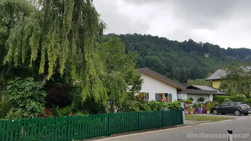 Feldkirch-vermiete 1 voll möbliertes Zimmer mit Küche Dusche Bad Wc Internet etc an netten Herrn