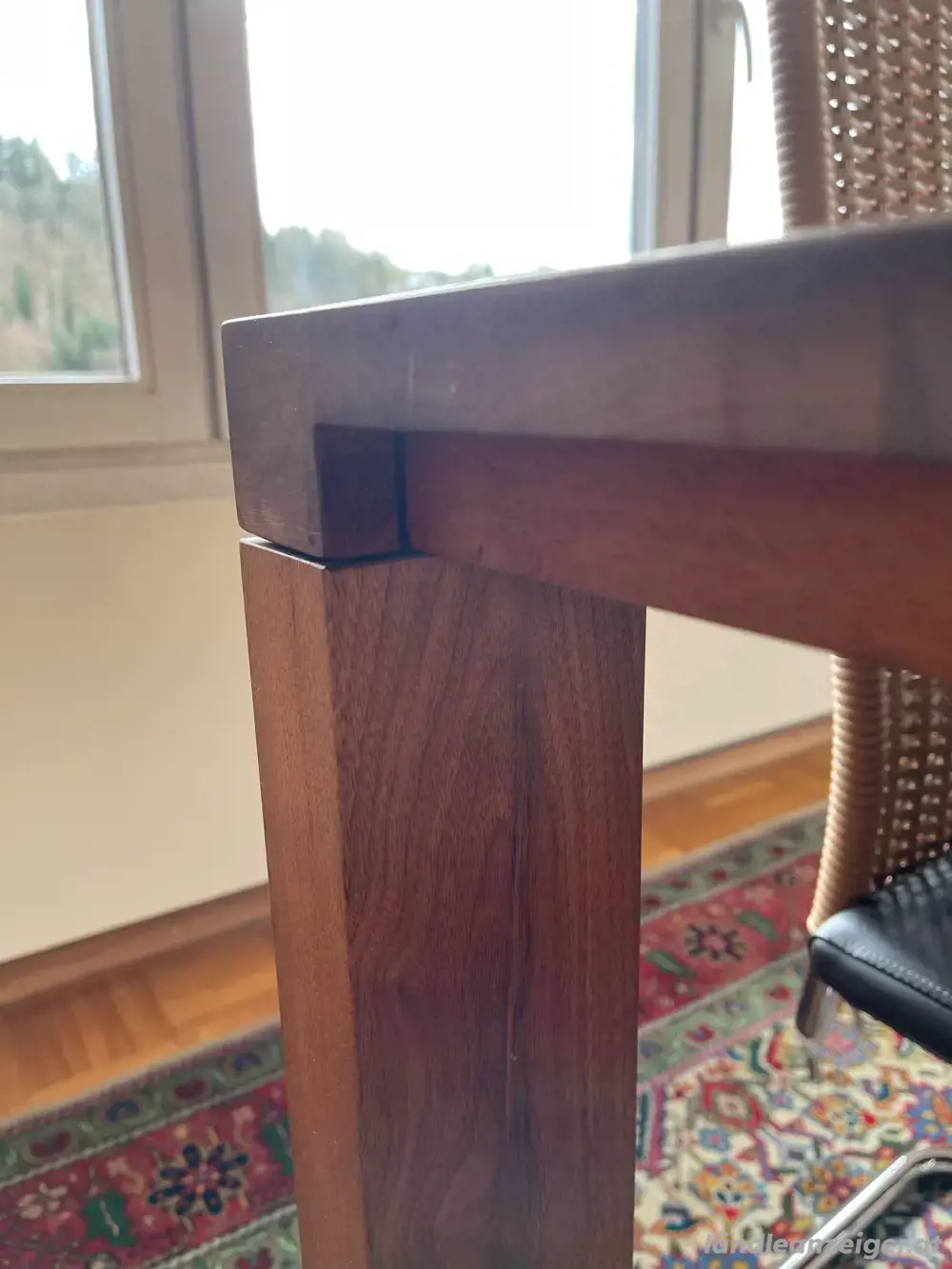 eleganter Esstisch Vollholz Nuss + 6 Esszimmer Design Lederstühle Braun Ronald Schmitt RST 19 eleganter Esstisch Vollholz Nuss + 6 Esszimmer Design Lederstühle Braun Ronald Schmitt RST 19